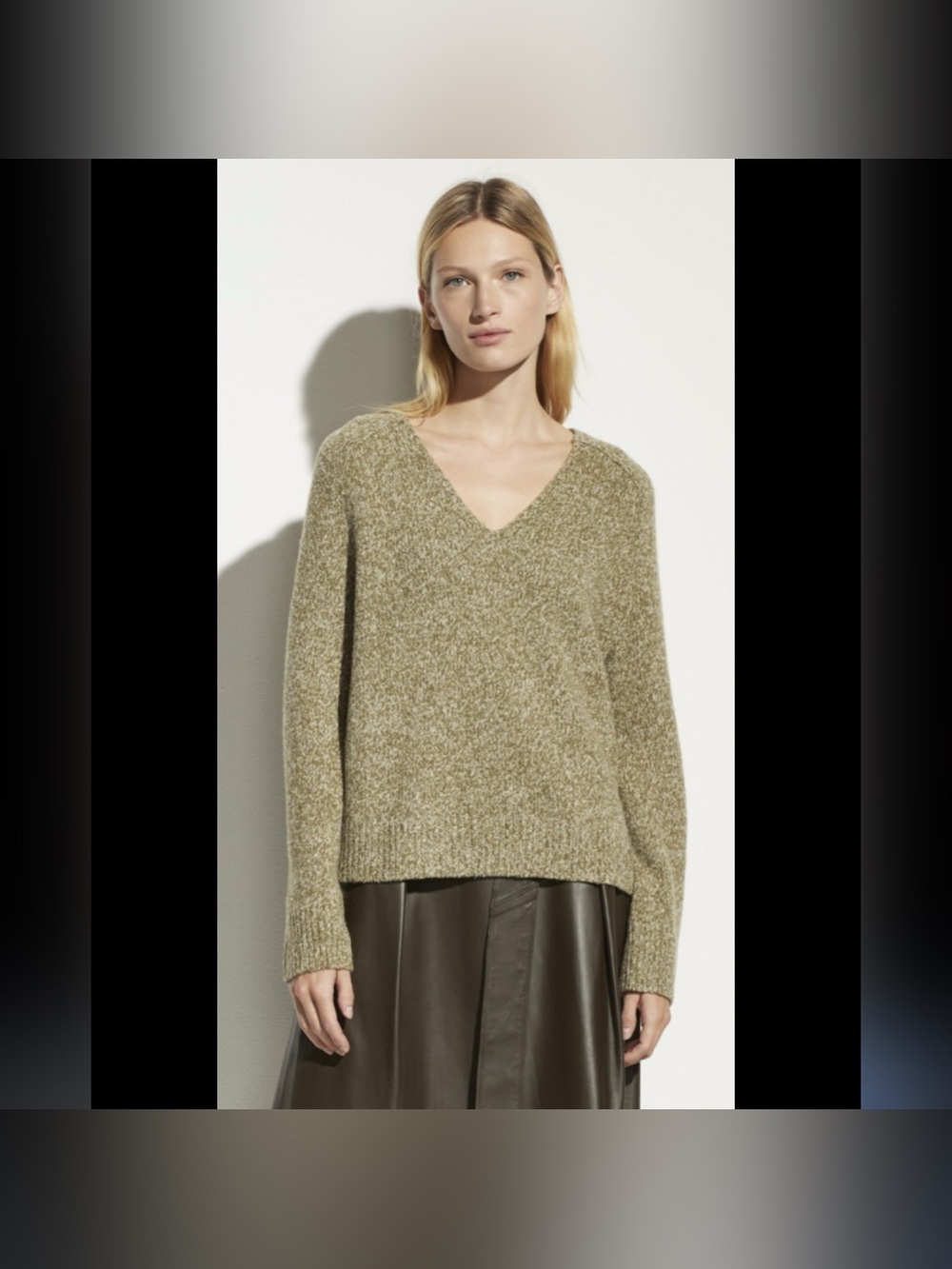 $395 VINCE V-NECK SILK WOOL BLEND
SADDLE SLEEVE
SWEATER PALE SAGE
GREEN RARE S